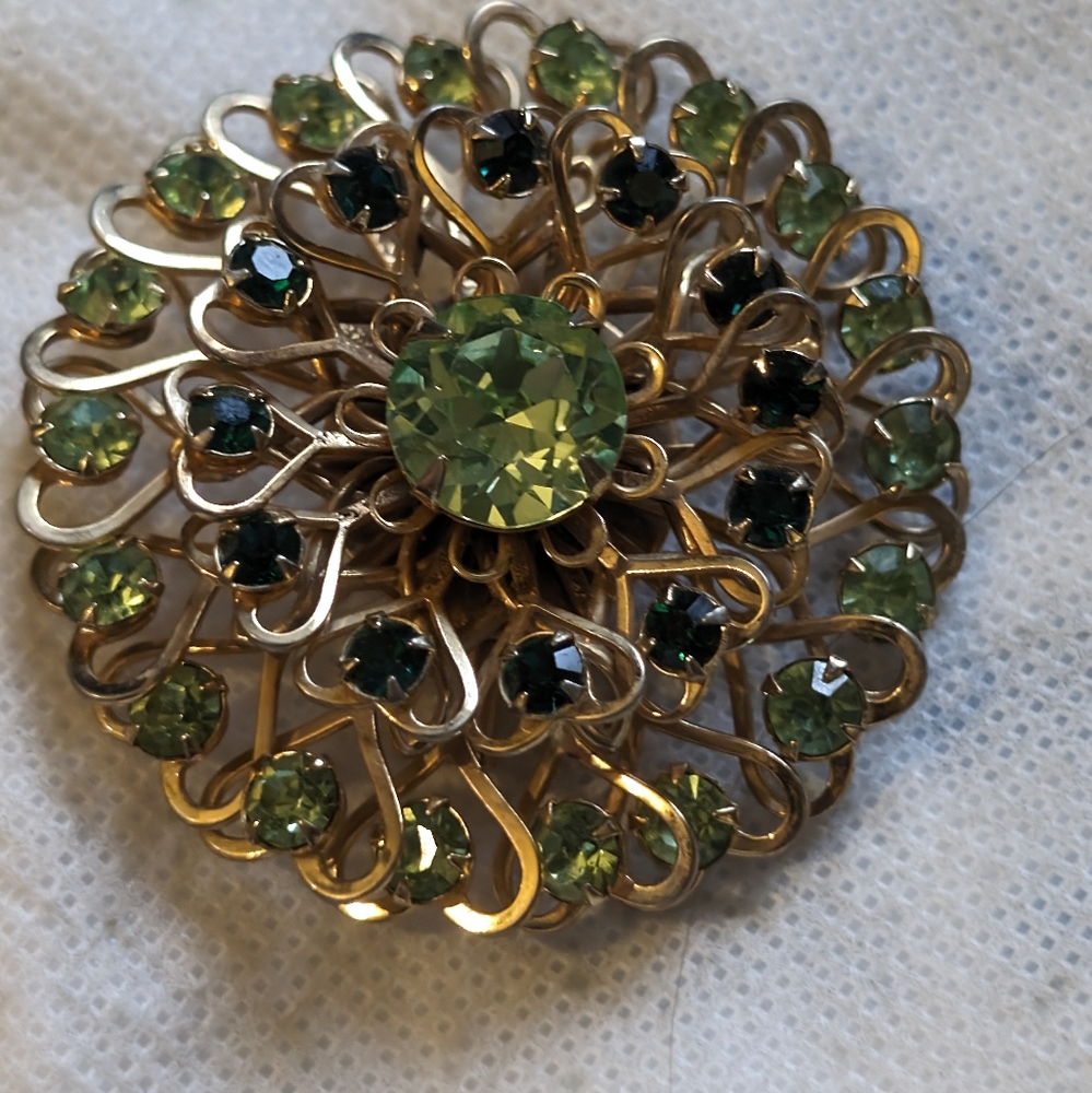 Vintage 1960s Green Rhinestone Brooch, Gold tone Heart Shaped Filigree Pin
